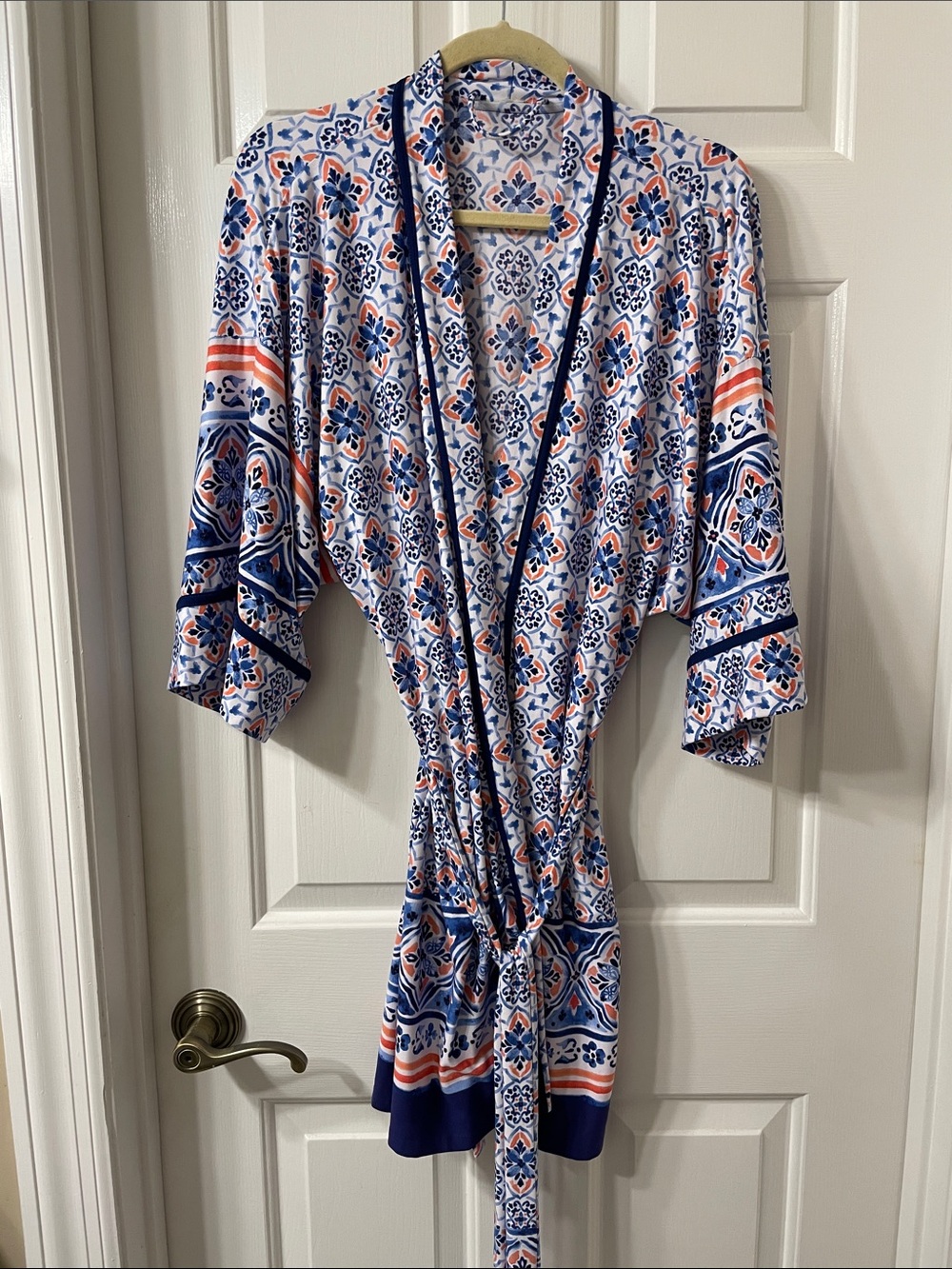 In Bloom Tile-Print Wrap Robe in White, Navy & Coral